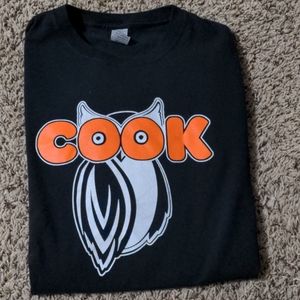 Rare never worn Hooters cook shirt